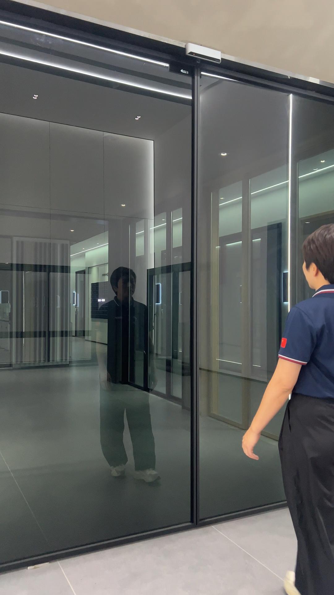 Automatic aluminum offset door design- freeing your hands 
