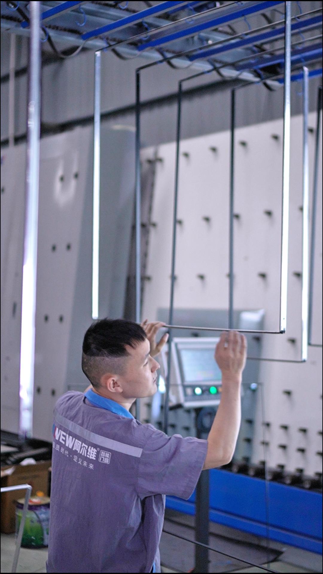 One-piece bending aluminum strip production, door and windowfactory